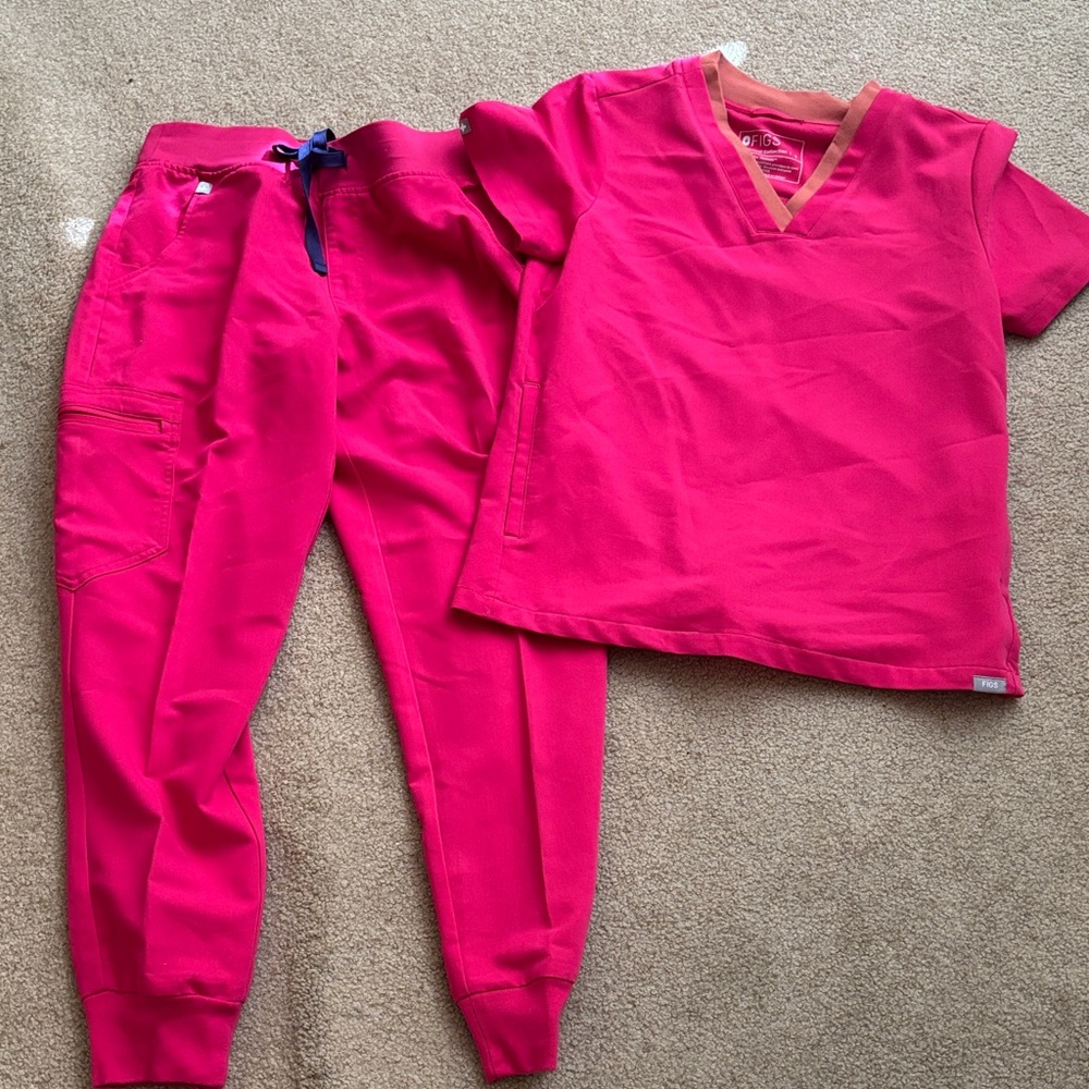 Figs Women's Pink Scrub Set